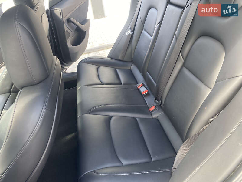Седан Tesla Model 3 2019 в Львове