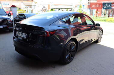 Седан Tesla Model 3 2024 в 