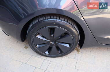 Седан Tesla Model 3 2024 в 