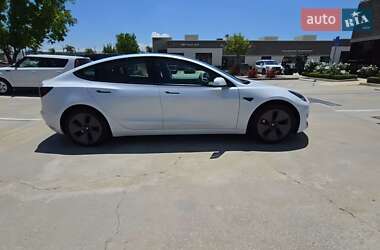 Седан Tesla Model 3 2021 в 