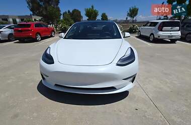 Седан Tesla Model 3 2021 в 