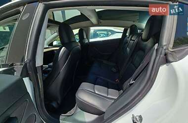 Седан Tesla Model 3 2021 в 