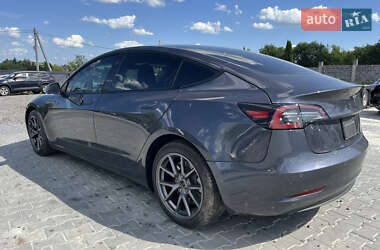 Седан Tesla Model 3 2022 в 