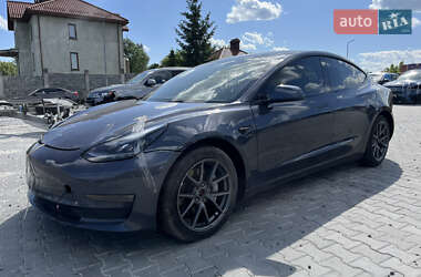 Седан Tesla Model 3 2022 в 