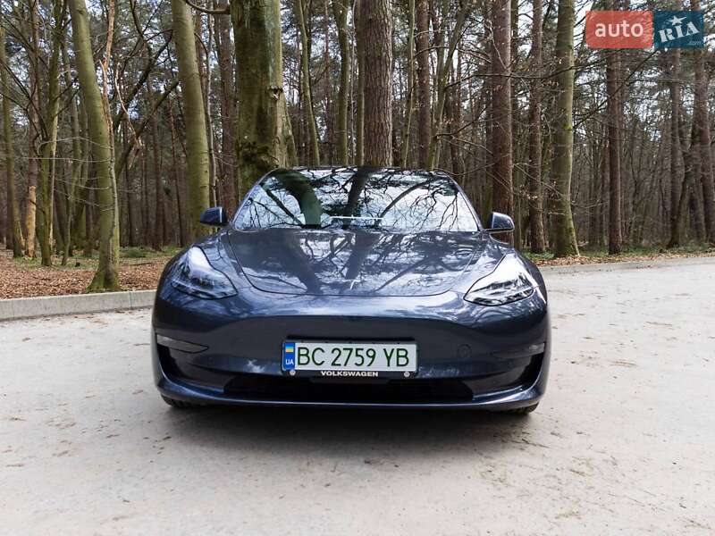 Седан Tesla Model 3 2020 в 