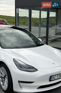 Седан Tesla Model 3 2022 в Мостиске