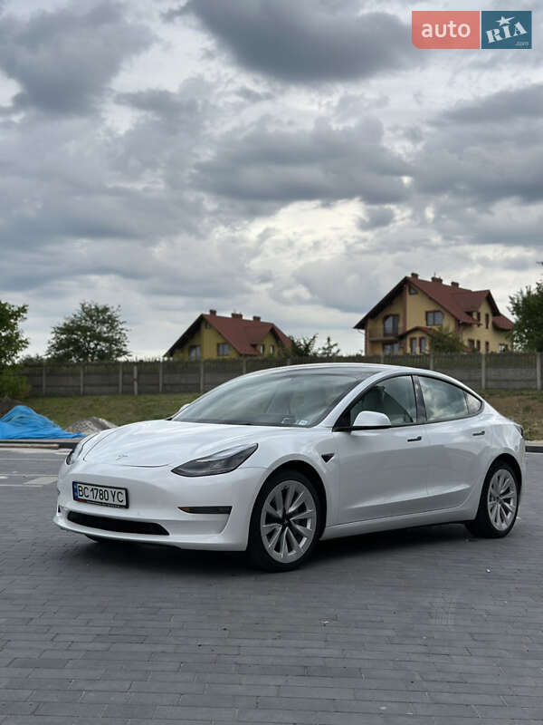 Седан Tesla Model 3 2022 в Мостиске