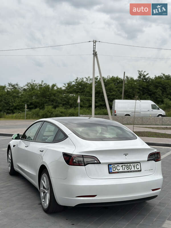 Седан Tesla Model 3 2022 в Мостиске