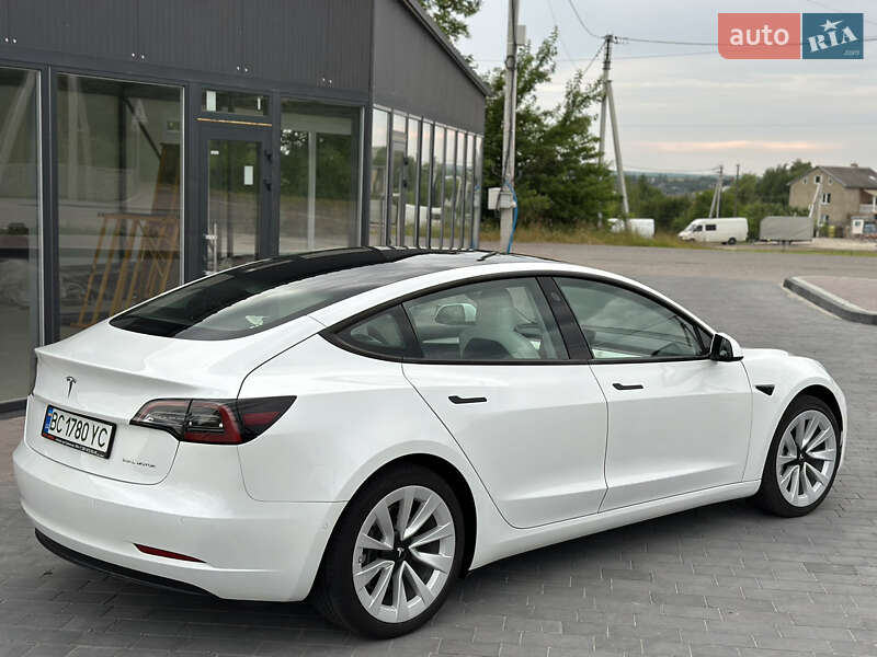 Седан Tesla Model 3 2022 в Мостиске