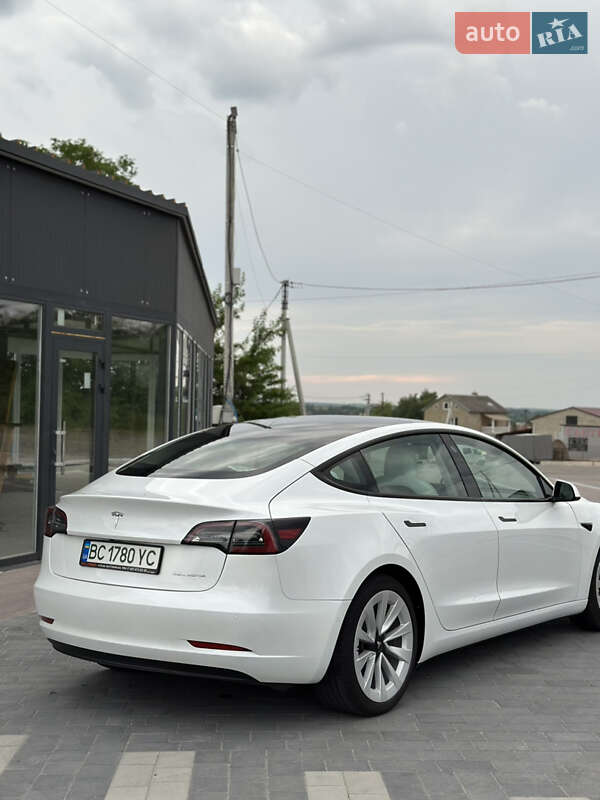 Седан Tesla Model 3 2022 в Мостиске