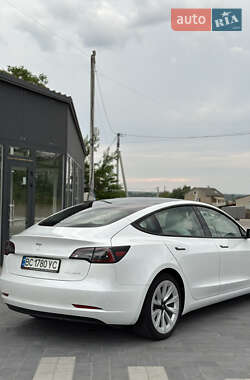 Седан Tesla Model 3 2022 в 