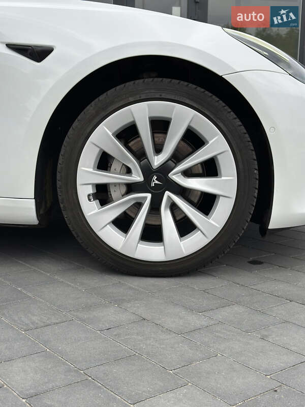 Седан Tesla Model 3 2022 в Мостиске