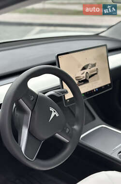 Седан Tesla Model 3 2022 в 