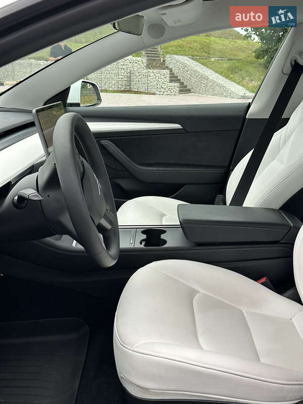 Седан Tesla Model 3 2022 в Мостиске