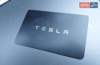 Седан Tesla Model 3 2021 в 