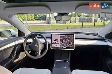 Седан Tesla Model 3 2021 в 