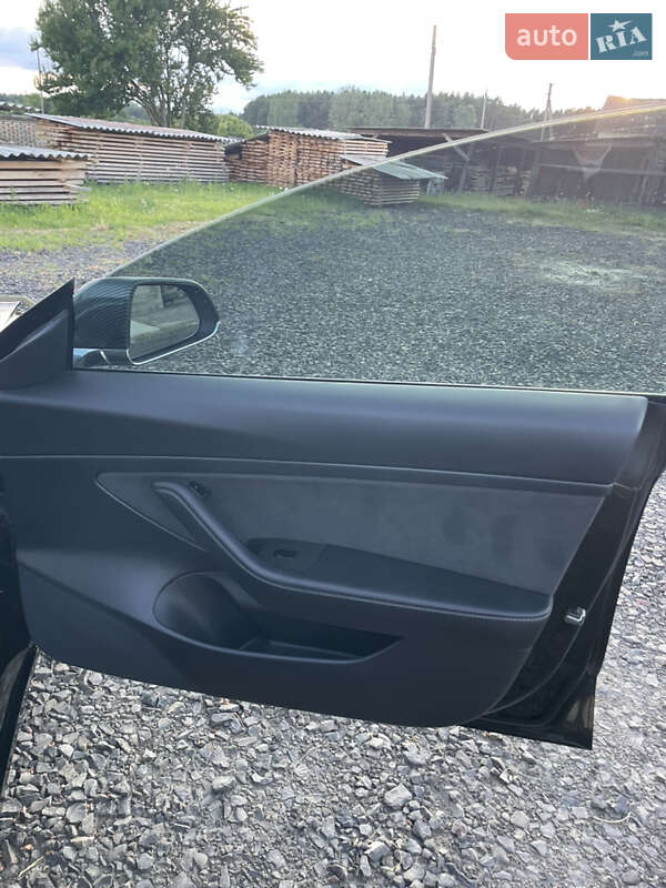 Седан Tesla Model 3 2019 в Луцке