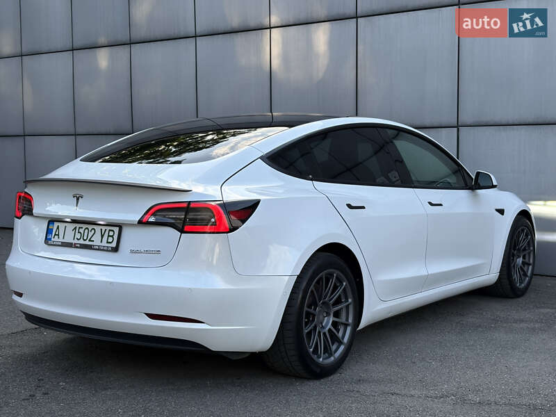 Седан Tesla Model 3 2022 в Києві