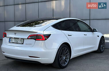 Седан Tesla Model 3 2022 в 