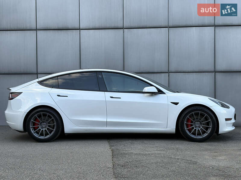 Седан Tesla Model 3 2022 в Києві