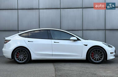 Седан Tesla Model 3 2022 в 