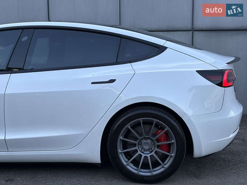 Седан Tesla Model 3 2022 в Києві