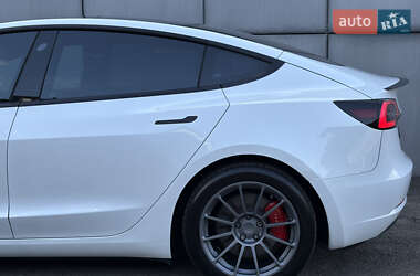 Седан Tesla Model 3 2022 в 