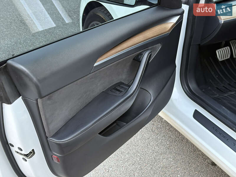 Седан Tesla Model 3 2022 в Києві