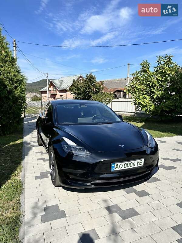 Седан Tesla Model 3 2022 в Мукачево