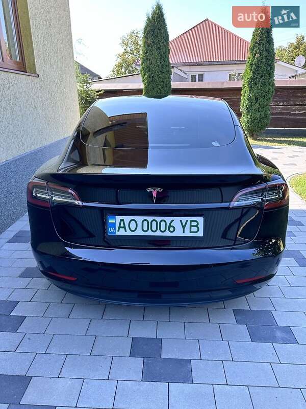 Седан Tesla Model 3 2022 в Мукачево