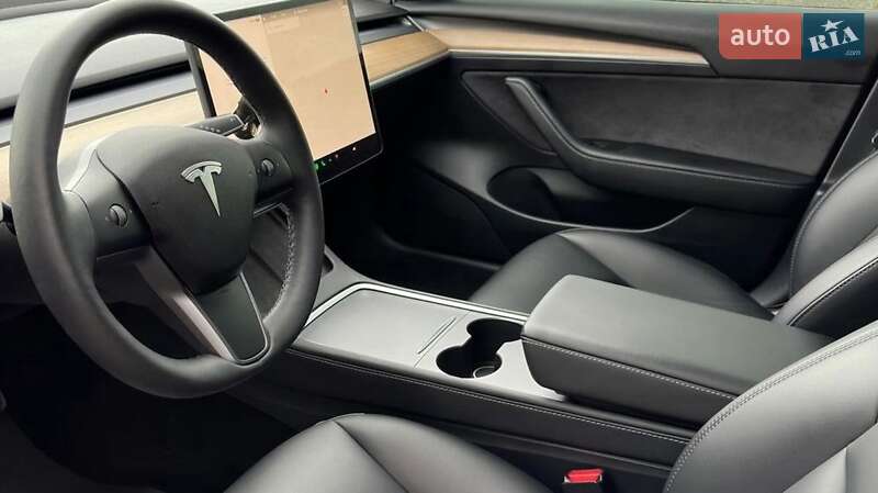 Седан Tesla Model 3 2022 в Мукачево