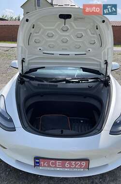 Седан Tesla Model 3 2023 в 