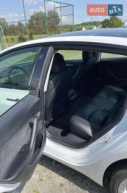 Седан Tesla Model 3 2023 в 