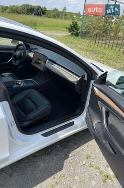 Седан Tesla Model 3 2023 в 