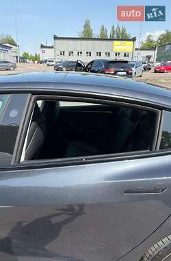 Седан Tesla Model 3 2024 в 