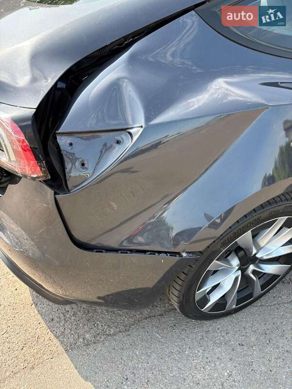 Седан Tesla Model 3 2024 в Ровно