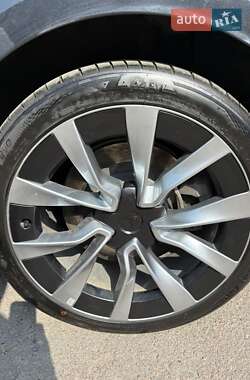 Седан Tesla Model 3 2024 в 