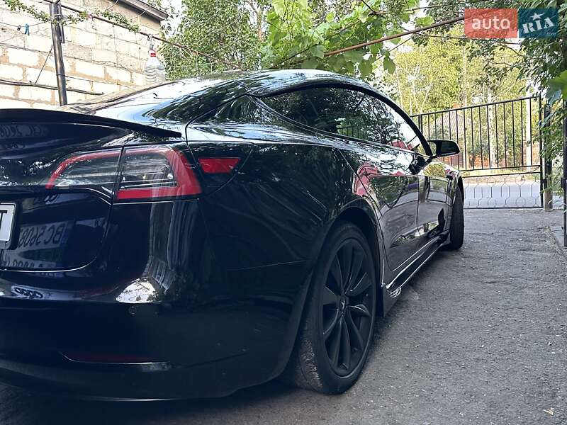 Седан Tesla Model 3 2018 в Первомайске