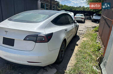 Седан Tesla Model 3 2021 в 