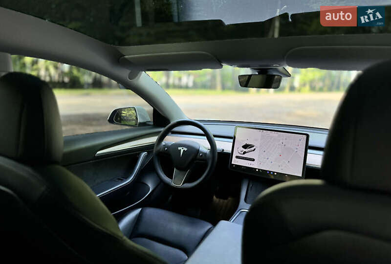 Седан Tesla Model 3 2022 в Львове
