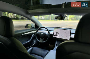 Седан Tesla Model 3 2022 в 