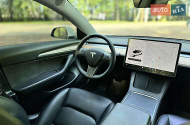 Седан Tesla Model 3 2022 в 