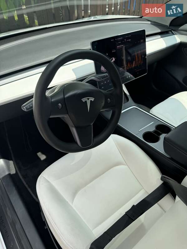 Седан Tesla Model 3 2021 в Броварах