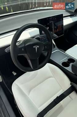 Седан Tesla Model 3 2021 в 