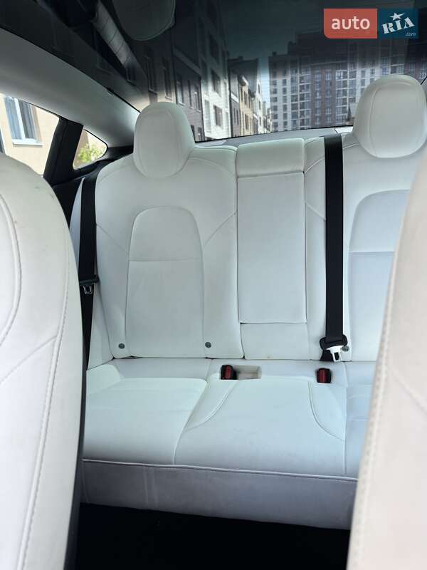 Седан Tesla Model 3 2021 в Броварах
