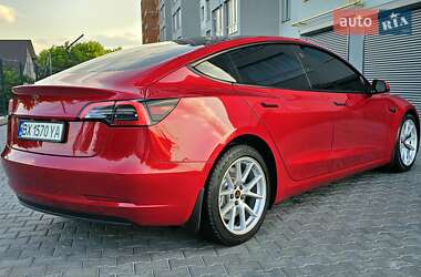 Седан Tesla Model 3 2021 в 