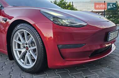 Седан Tesla Model 3 2021 в 
