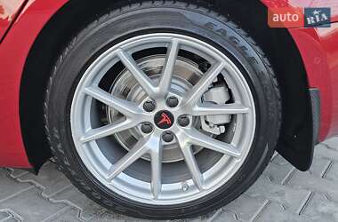 Седан Tesla Model 3 2021 в 