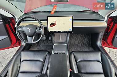Седан Tesla Model 3 2021 в 