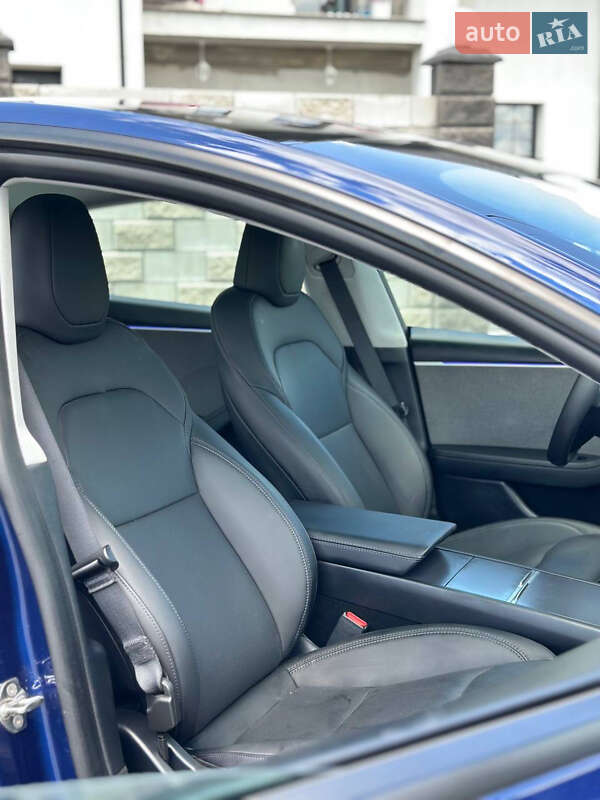 Седан Tesla Model 3 2024 в Дубно